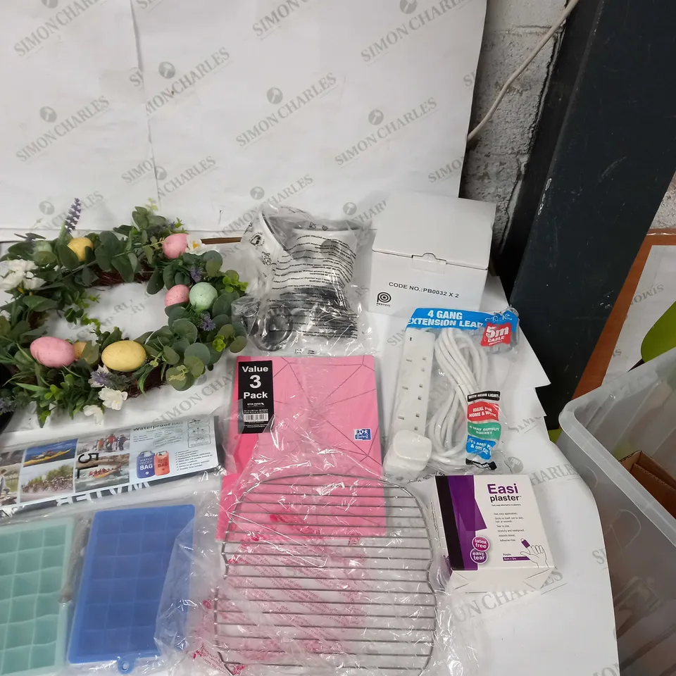 ASSORTED HOUSEHOLD GOODS TO INCLUDE COT SHEETS, ICE TRAY, AND EASTER HEATH ETC.