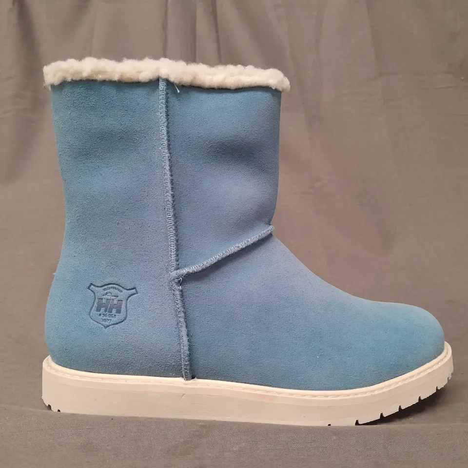 BOXED PAIR OF HELLY HANSEN ANNABELLE BOOTS IN BLUE UK SIZE 4