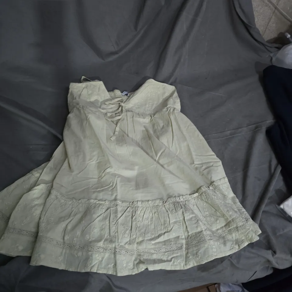 CREAM GIRLS' DRESS WITH EYELET LACE TRIM – VINTAGE STYLE MISS SELFRIDGES 