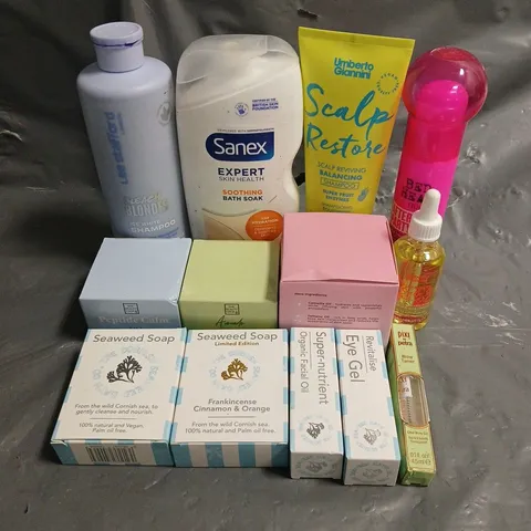 APPROXIMATELY 20 ASSORTED HEALTH & BEAUTY PRODUCTS TO INCLUDE UMBERTO GIANNINI ROSEMARY HAIR OIL, THE BEAUTY CROP 3IN1 CLEANSING BALM, LEE STAFFORD ICE WHITE SHAMPOO, ETC