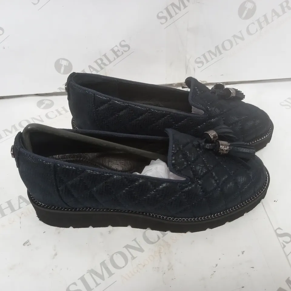MODA IN PELLE EMMERSON NAVY PORVAIR LOAFER NAVY SIZE 3