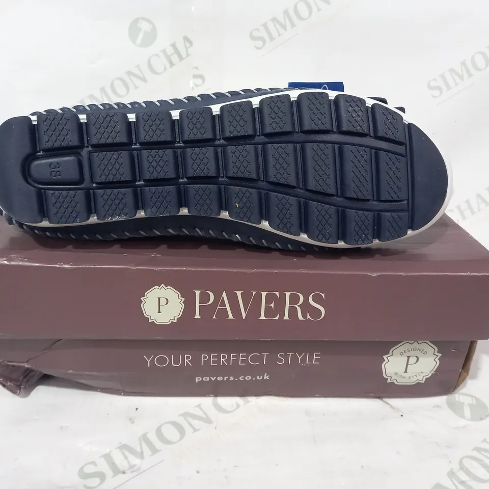 BOXED PAIR OF PAVERS SLIP-ON SHOES IN NAVY SIZE 5