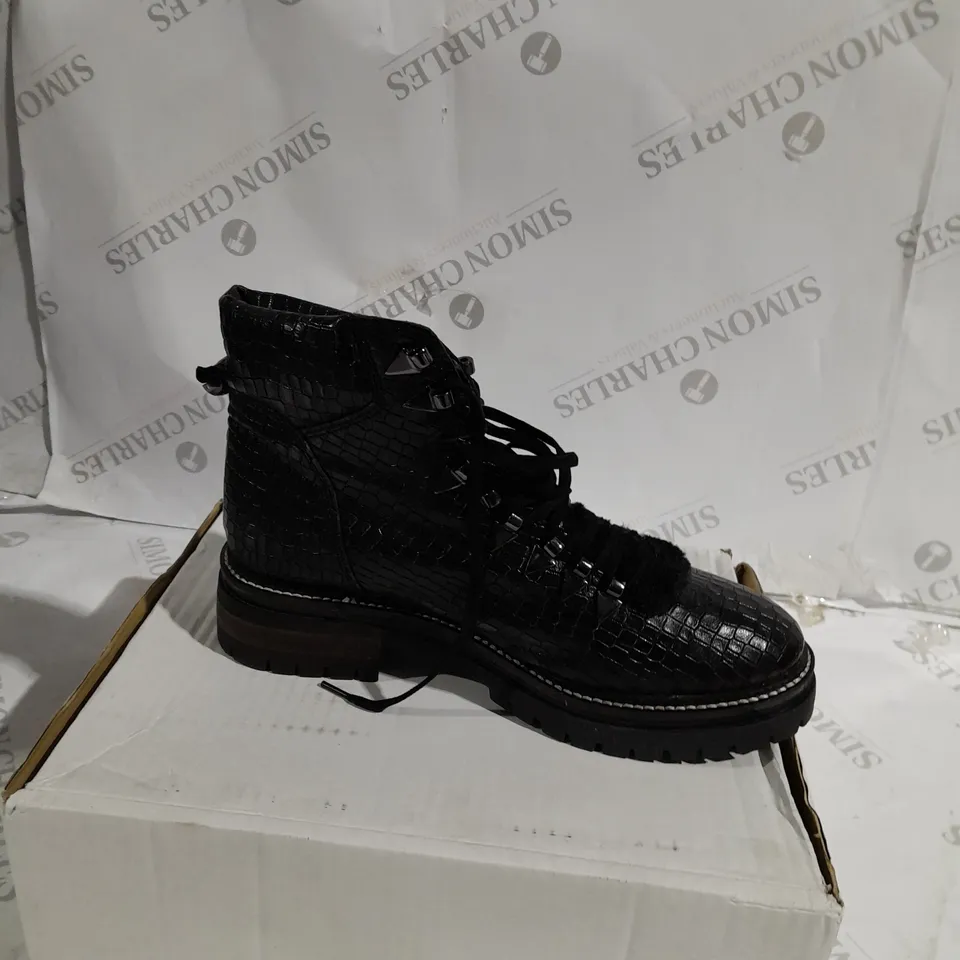 MODA IN PELLE CHIKKARA LACE UP HIKING BOOT (BLACK, SNAKE), SIZE 6 UK