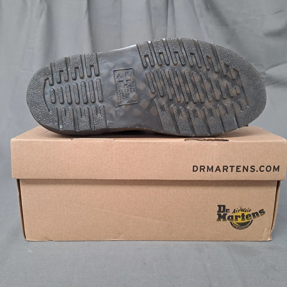 BOXED PAIR OF DR MARTENS WRENLIE SANDALS IN BLACK UK SIZE 5