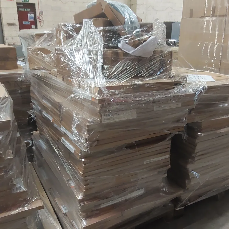 PALLET CONTAINING A LARGE QUANTITY OF ASSORTED BATHROOM FURNITURE PARTS INCLUDING: CURVED PANELS, CURVED PLINTH PELMET ECT