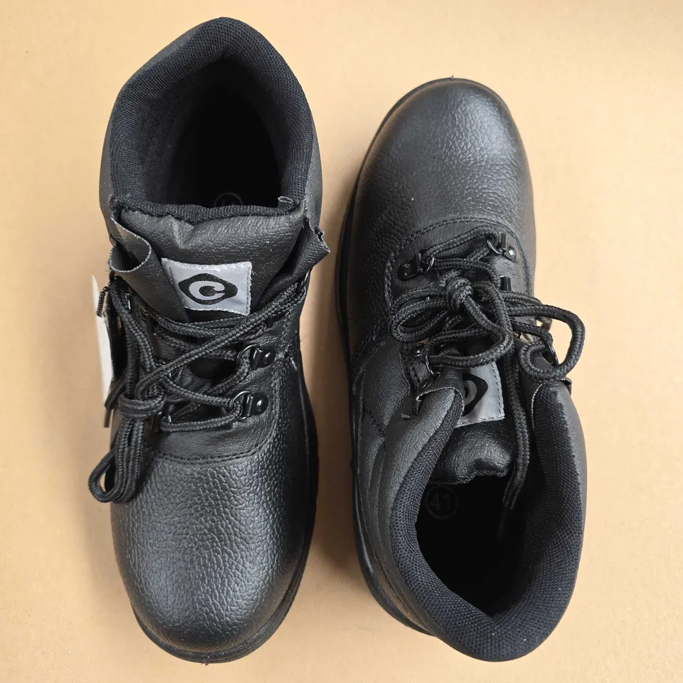 BRAND NEW BOXED CONTRACTOR BLACK SAFETY BOOTS - UK 7