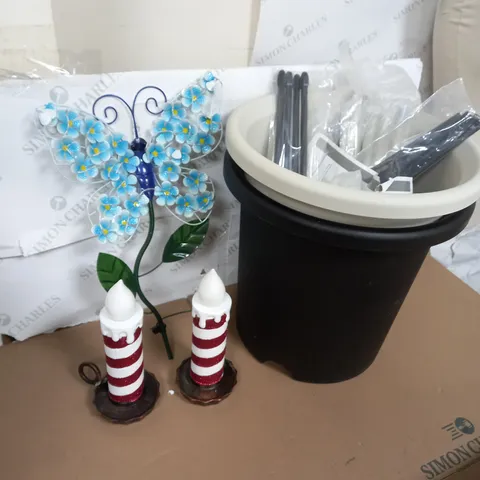 CAGE OF ASSORTED ITEM TO INCLUDE BLACK AND WHITE PLANT POTS - GARDEN ORNAMENT'S AND XMAS DECORATIONS / COLLECTION ONLY