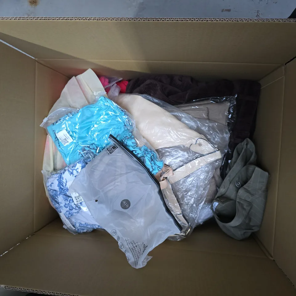 BOX OF APPROXIMATLEY 25 CLOTHING ITEMS INCLUDING:ONE PIECE TSHIRT, STARBEAR LOVER FLEECE AND BLUE HOODIE  