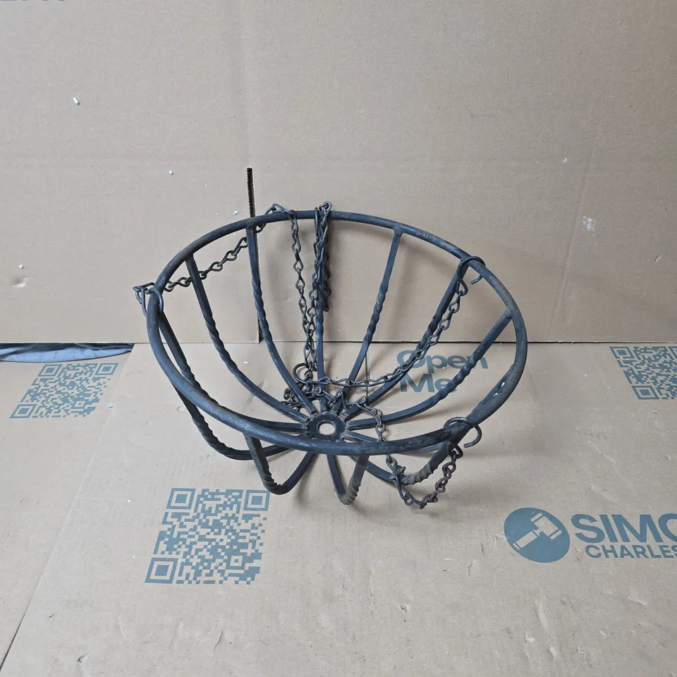 METAL GARDEN HANGING BASKET 