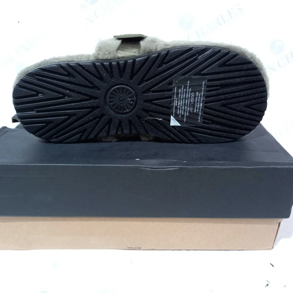 BOXED PAIR OF UGG SLIPPERS IN OLIVE UK SIZE 7