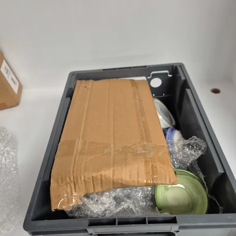 TOTE OF APPROXIMATELY 8 ASSORTED FRAGILE ITEMS TO INCLUDE: ZARA HOME CERAMIC 