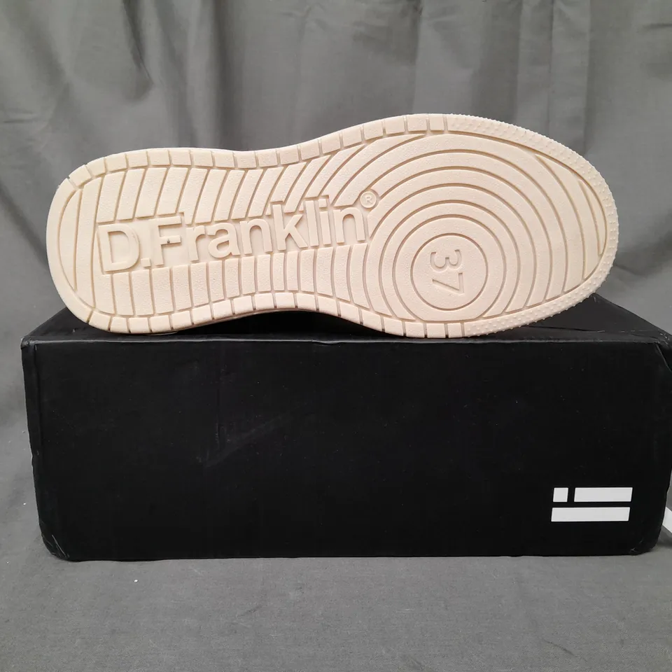 BOXED PAIR OF D.FRANKLIN SHOES IN WHITE/PINK EU SIZE 37