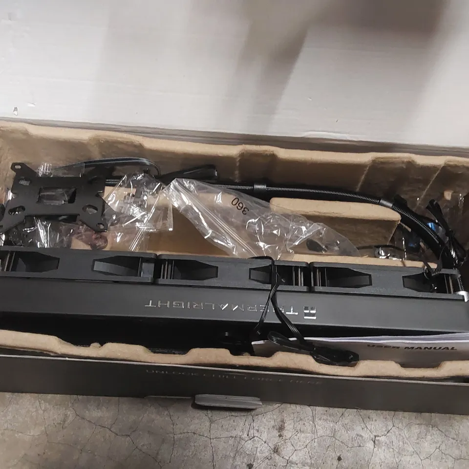 PALLET OF ASSORTED ITEMS INCLUDING: GARDEN KNEELER, THERMALRIGHT FROZEN PRISM 360 AIO CPU COOLER, AIR FRYER ECT