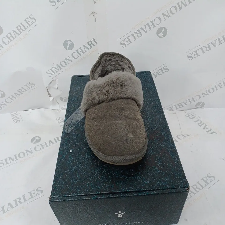 BOXED PAIR OF EMU AUSTRALIA GREY FLUFF SLIPPER SIZE 5