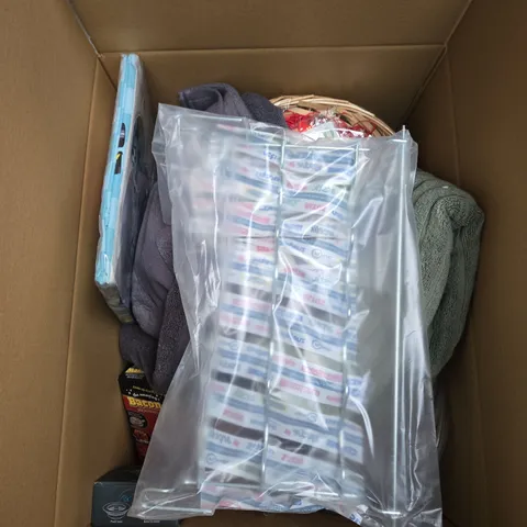 LARGE BOX OF ASSORTED HOUSEHOLD ITEMS 