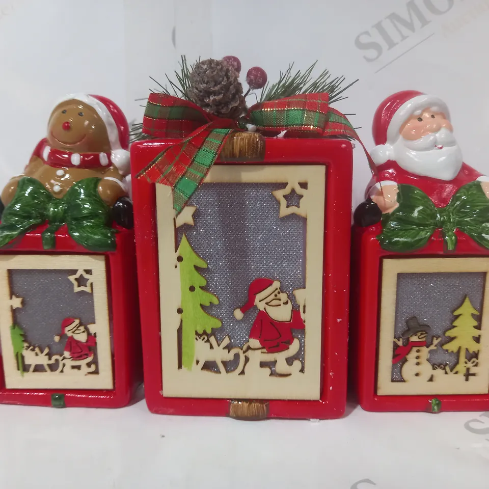 BOXED SET OF 3 CHRISTMAS PRE LIT CERAMIC ORNIMENTS 