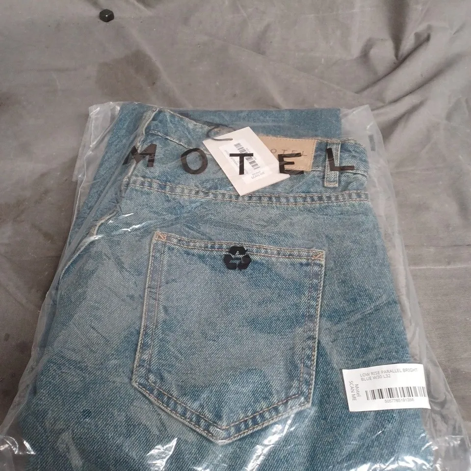 MOTEL LOW RISE DENIM JEANS SIZE 30/32