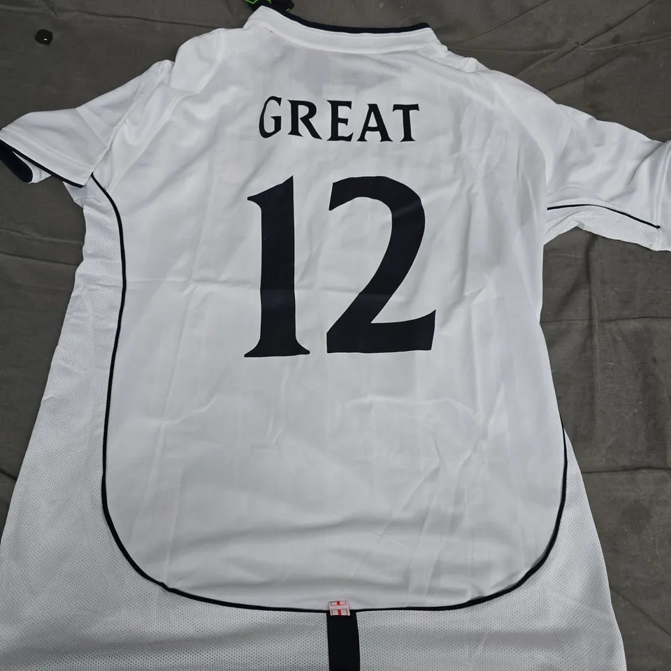 ENGLAND NATIONAL FOOTBALL TEAM JERSEY BY UMBRO - WHITE WITH RED STRIPE - SIZE XL (GREAT #12)
