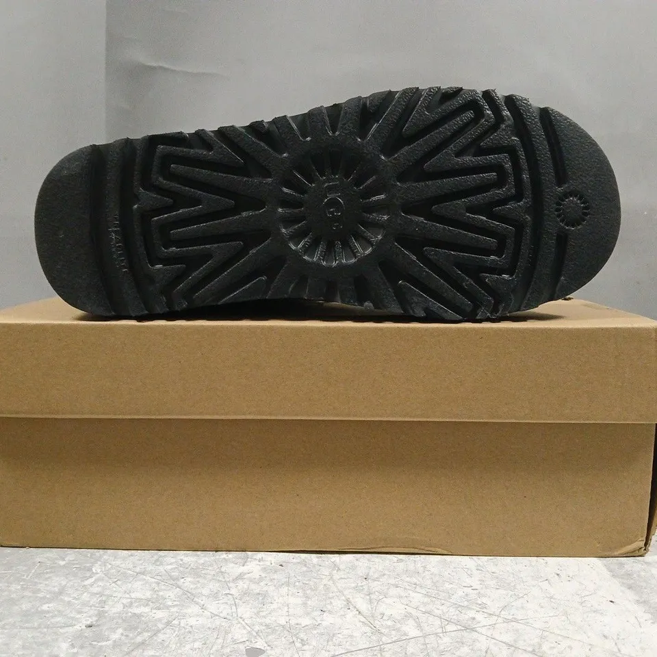 BOXED PAIR OF UGG CLASSIC MINI II BOOTS IN BLACK SIZE UK 5