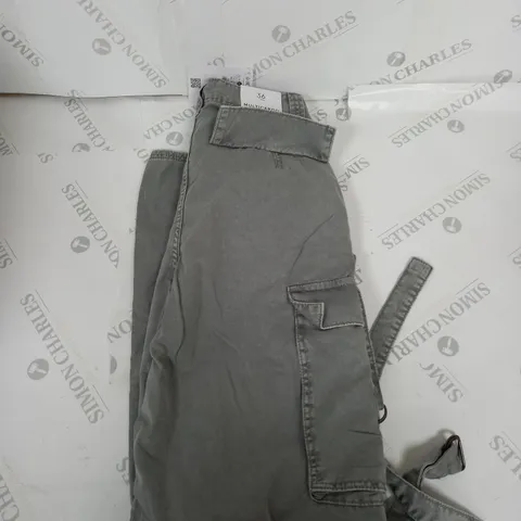 BERSHKA MULTI-CARGO JEANS SIZE 8