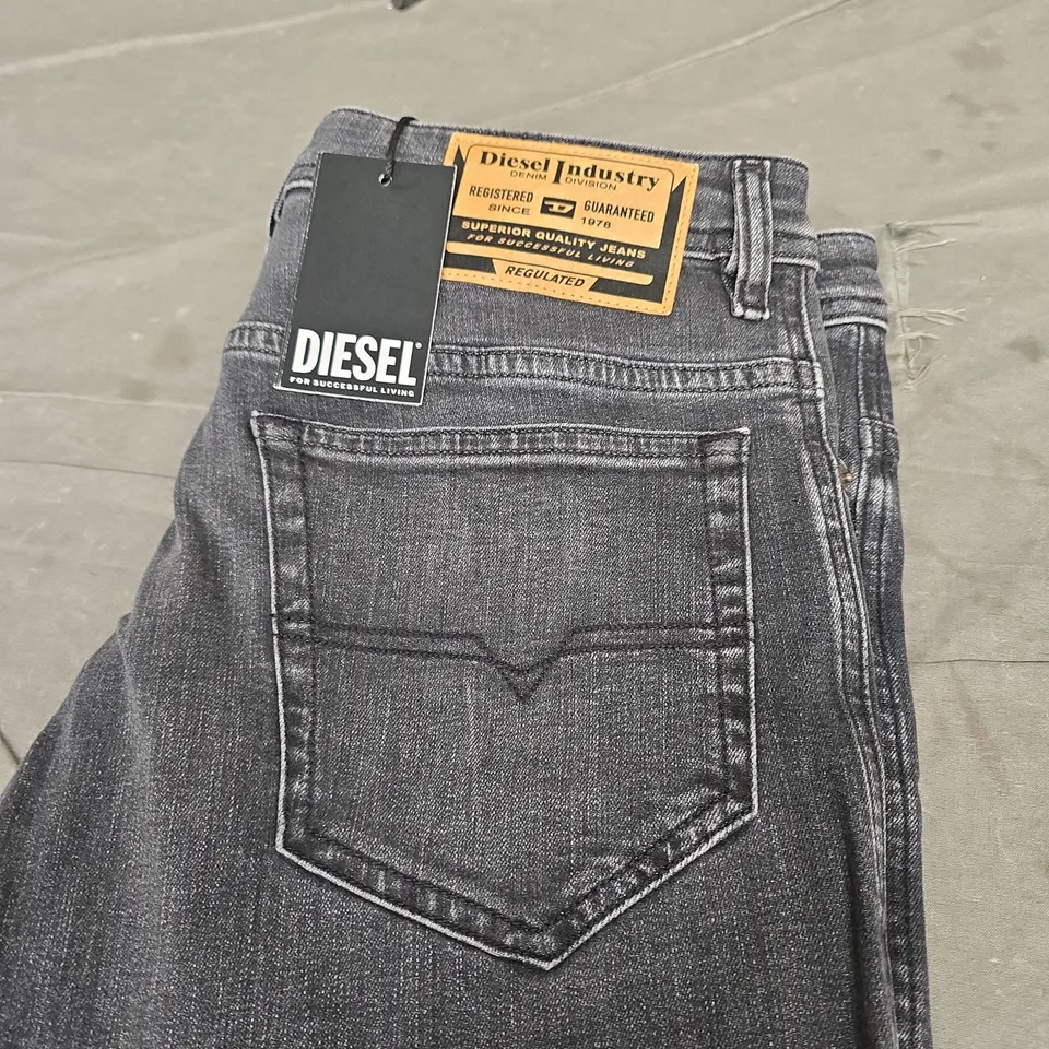 DIESEL INDUSTRY DENIM JEANS - SIZE W32