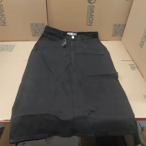 BOX CONTAINING APPROXIMATELY 14x BRAND NEW JD WILLIAMS BLACK MAXI SKIRTS - SIZE 16