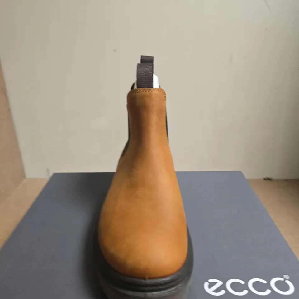 BOXED PAIR OF ECCO GRAINER M AMBER LEATHER CHELSEA BOOT, UK 9-9.5 