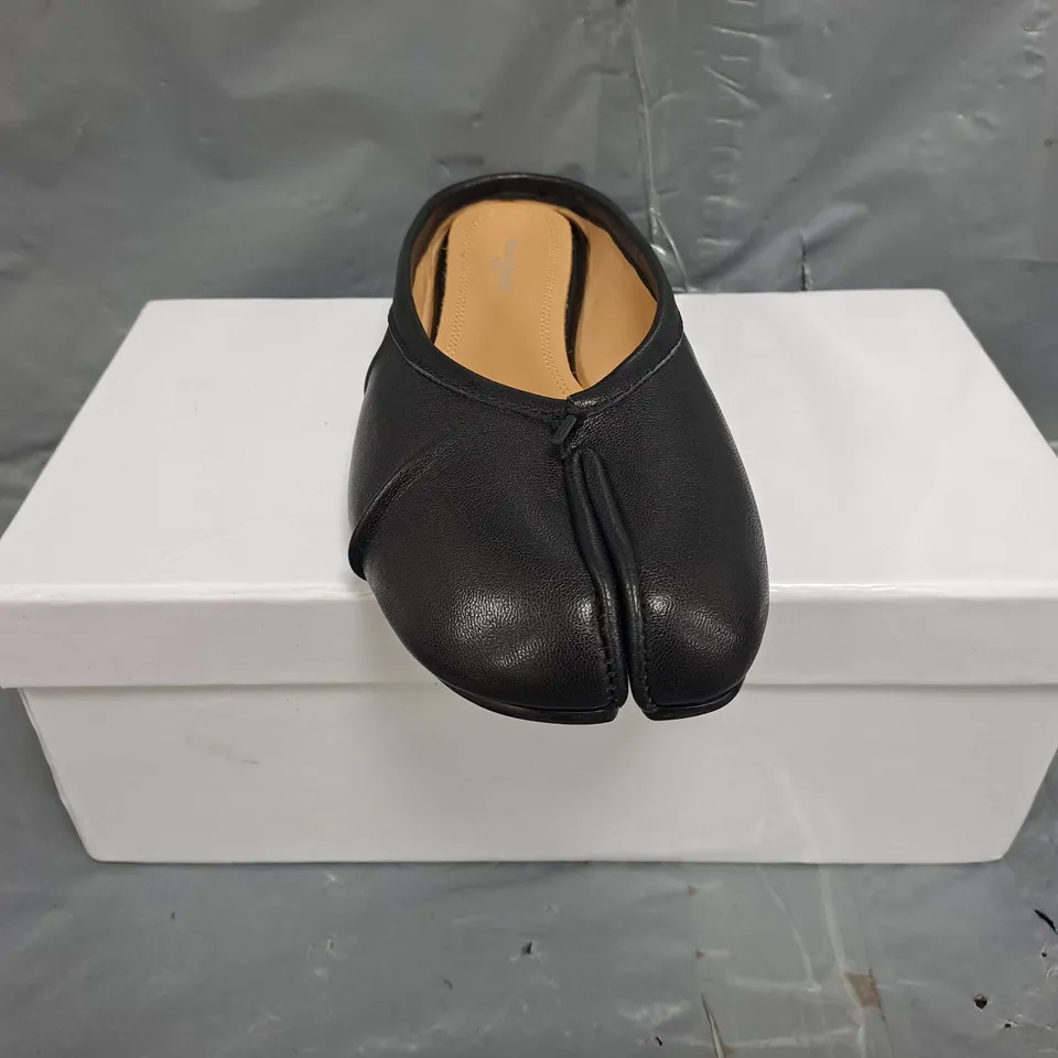 BOXED PAIR OF MAISON MARGIELA PARIS SLIP-ON FLAT SHOES IN BLACK SIZE EU 38