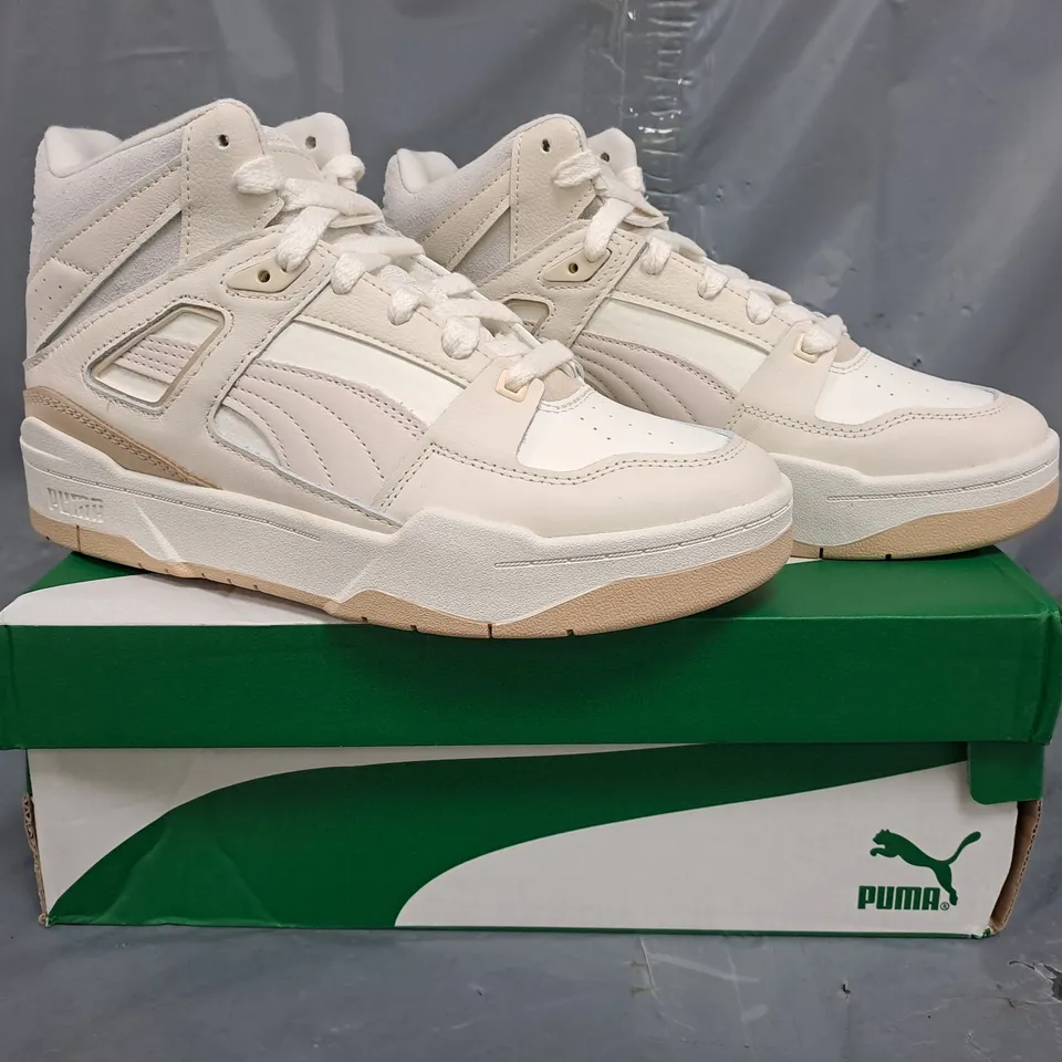 BOXED PAIR OF ADIDAS SLIPSTREAM SHOES IN ALPINE SNOW/WARM WHITE SIZE UK 5.5