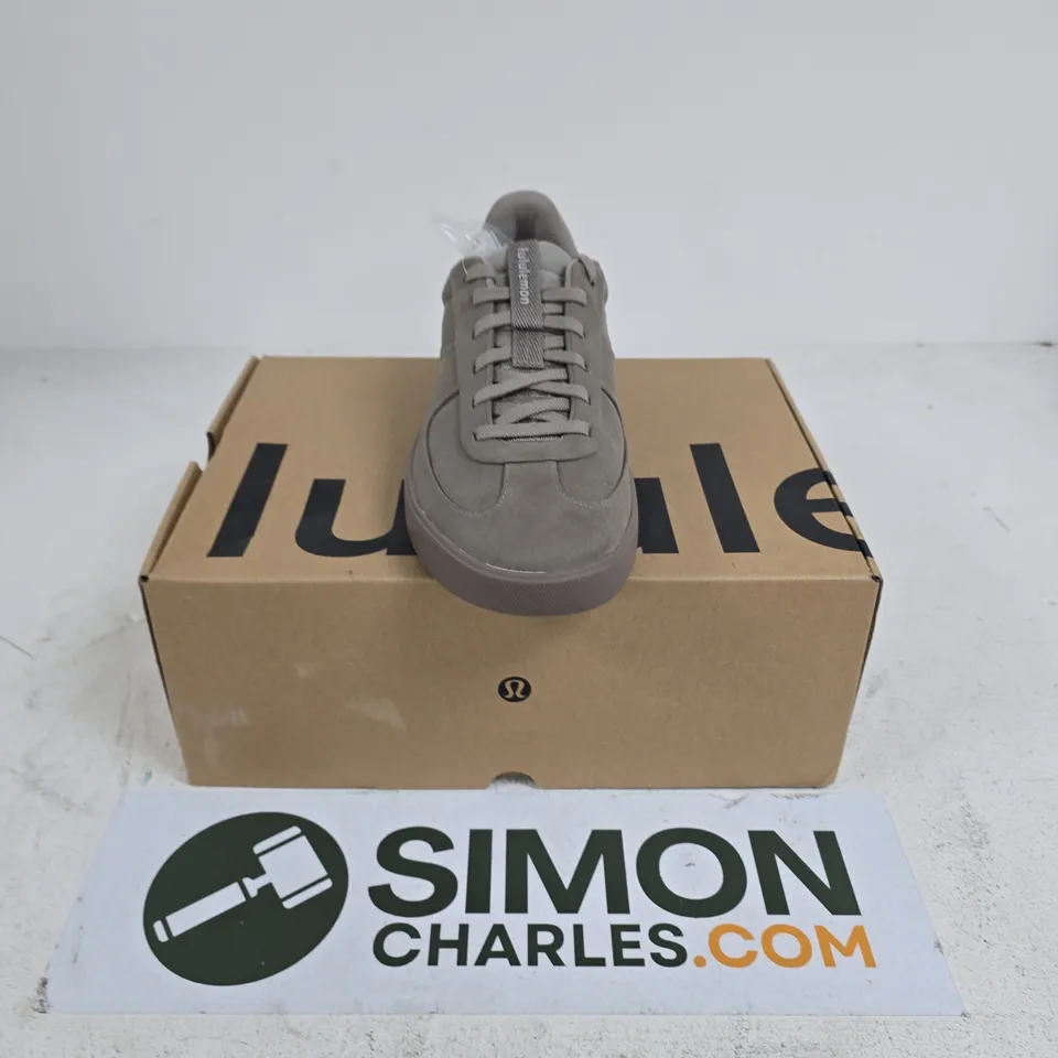BOXED PAIR OF LULULEMON MENS CITYVERSE MICROSUEDE SNEAKERS - UK 10
