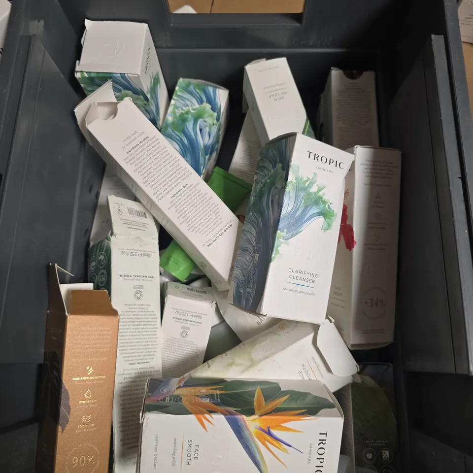APPROXIMATELY 15 ASSORTED TROPIC SKINCARE PRODUCTS TO INCLUDE LIP FUDGE, HYDRATING CLEANSER, SKIN DREAM ETC - COLLECTION ONLY