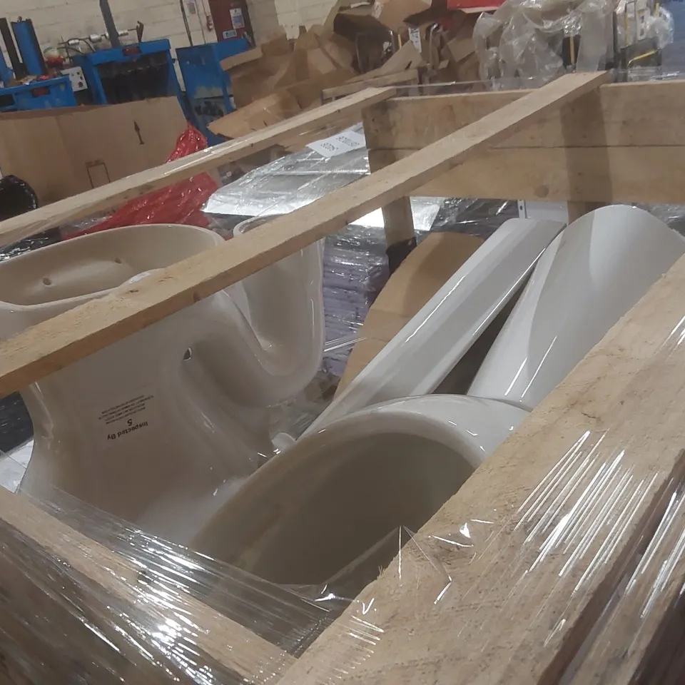 PALLET CONTAINING APPROXIMATELY 25x MIXED TOILETS, CISTERNS, URINALS, BASINS & PEDESTALS