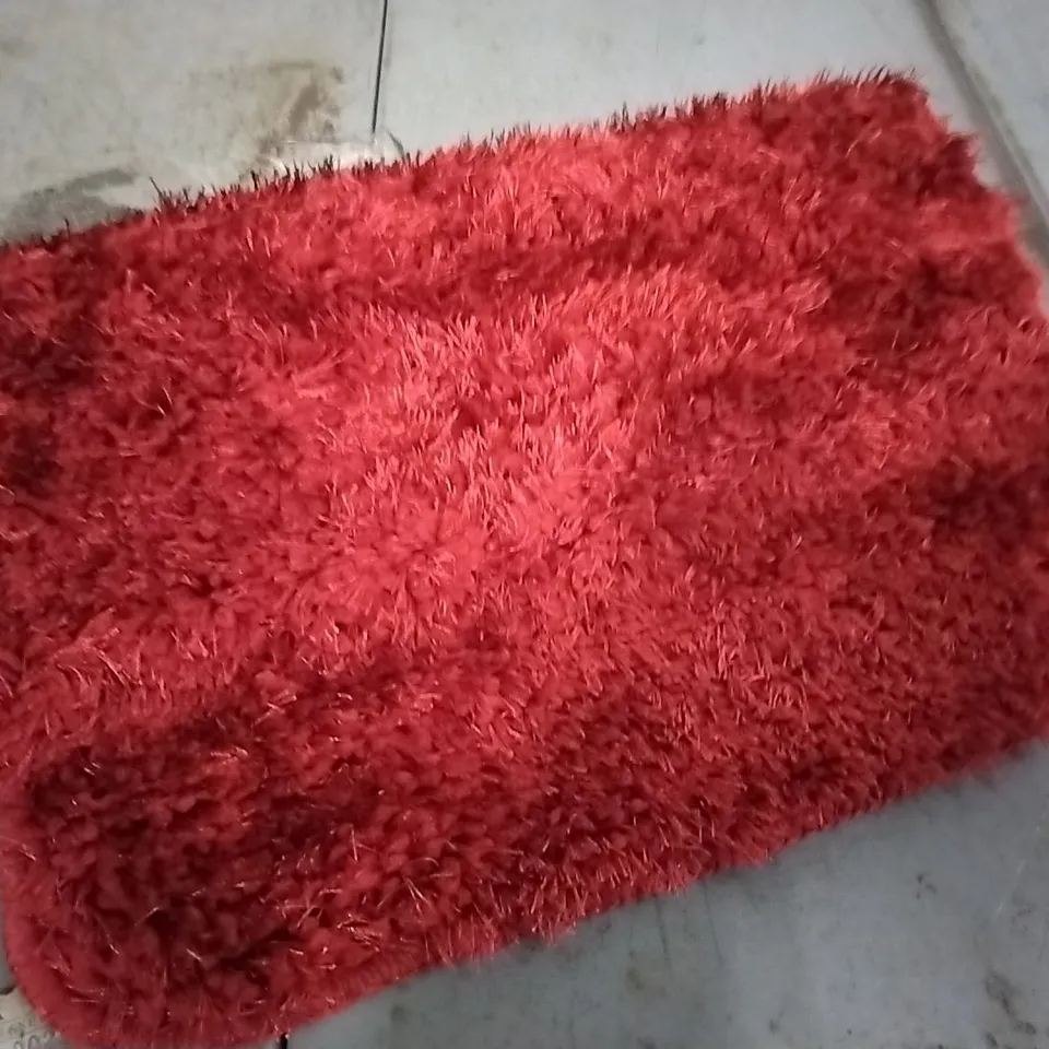 BRAND NEW PACO HOME SIERRA CARPET IN RED - 40X55CM