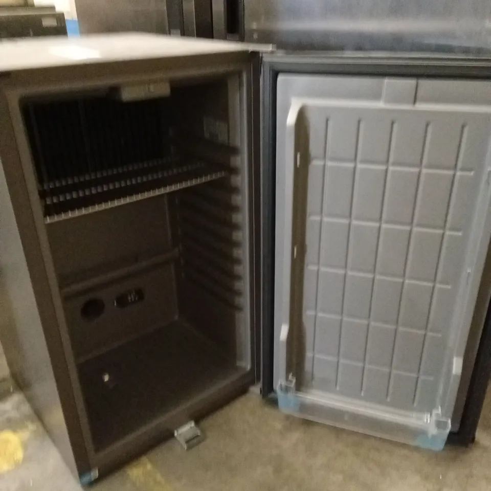 TEFCOLD MINI BAR FRIDGE