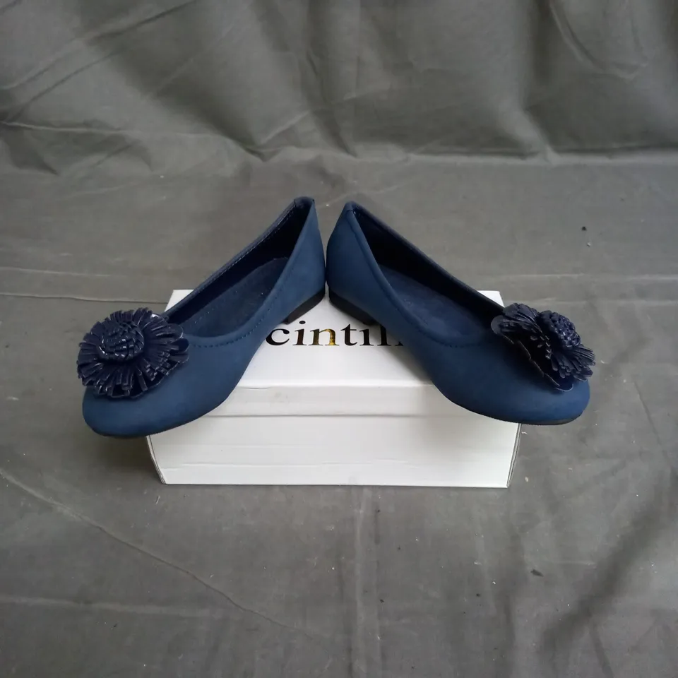 BOX OF 12 PAIRS OF SCINTILLA GIRLS BALLET FLAT SHOES IN NAVY - VARIOUS SIZES
