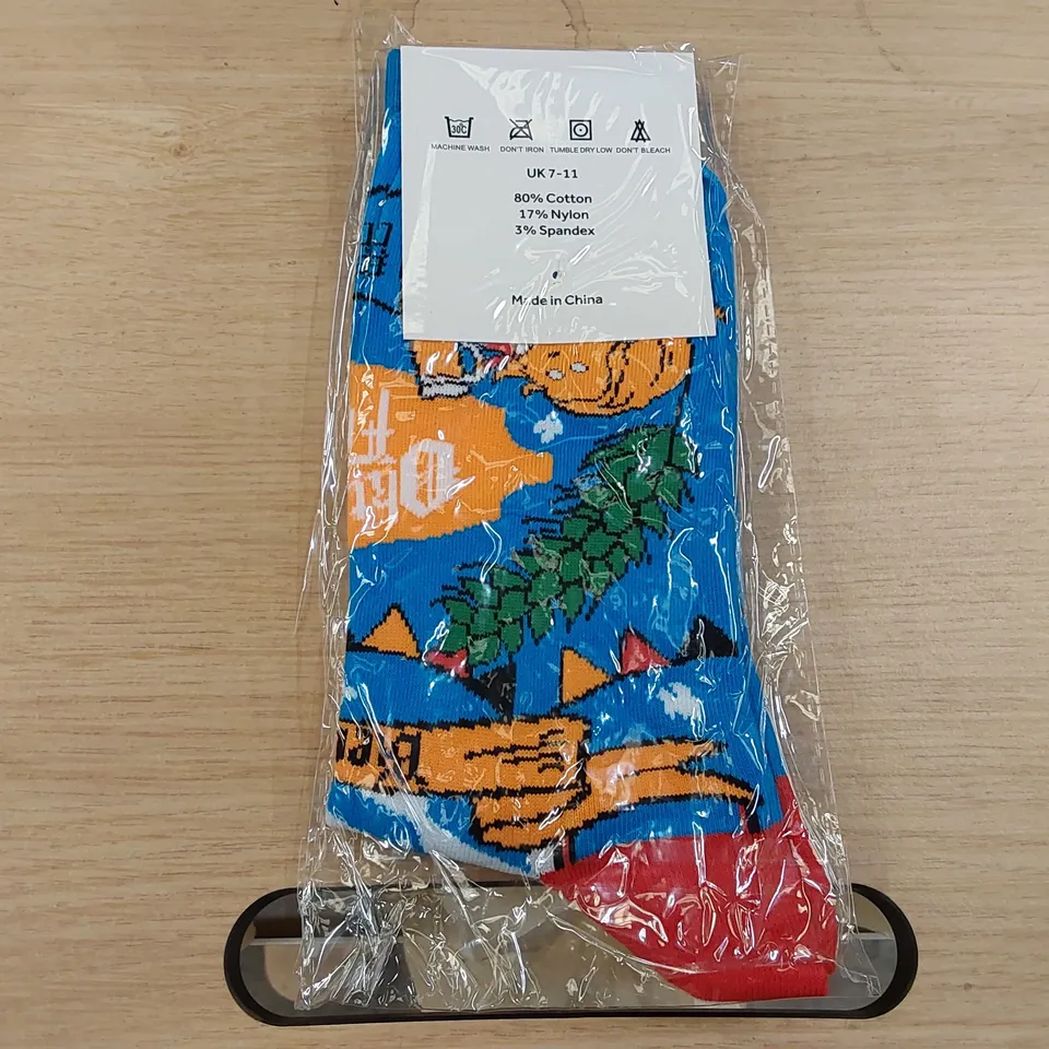 BOX OF APPROXIMATELY 320 BRAND NEW BIER CO OKTOBERFEST SOCKS (1 BOX)