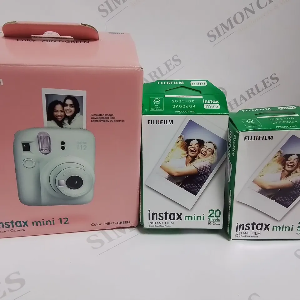 BOXED FUJIFILM INSTAX MINI 12 ISTANT CAMERA RRP £109.99