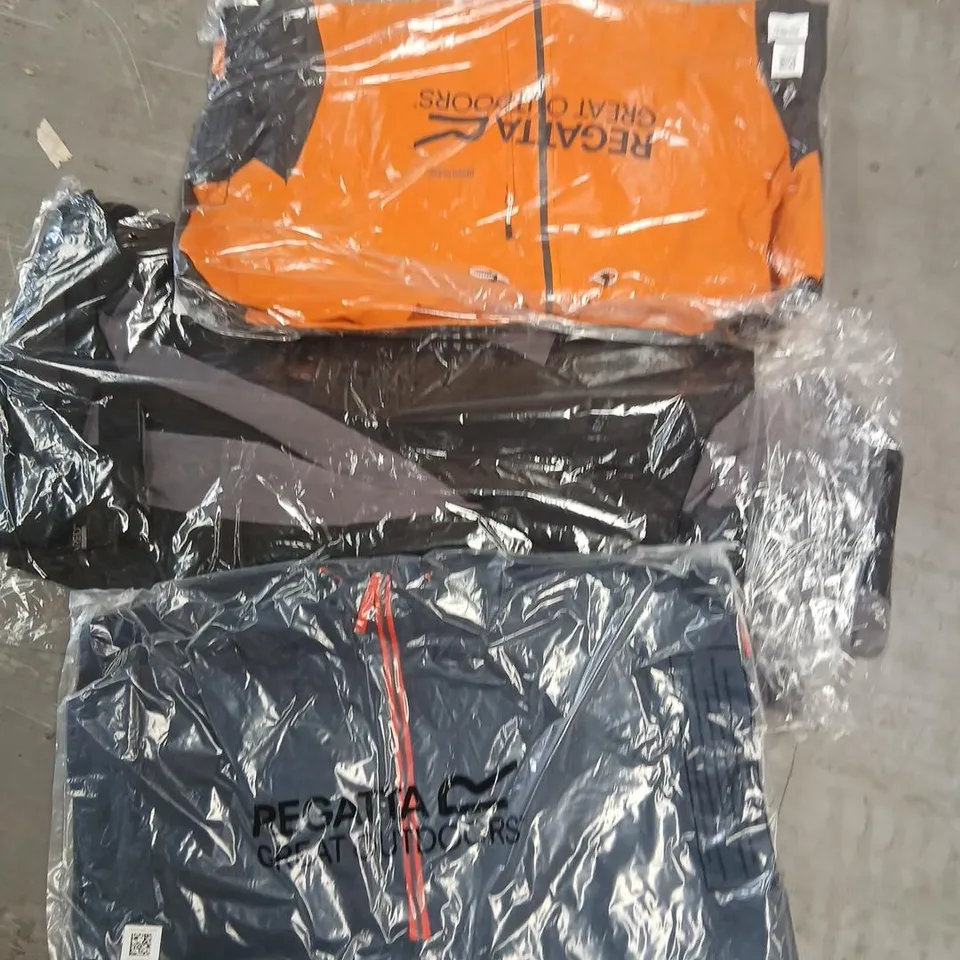 APPROXIMATELY 19 ITEMS OF ASSORTED BRAND NEW REGATTA/DARE2B CLOTHING AND ACCESSORIES