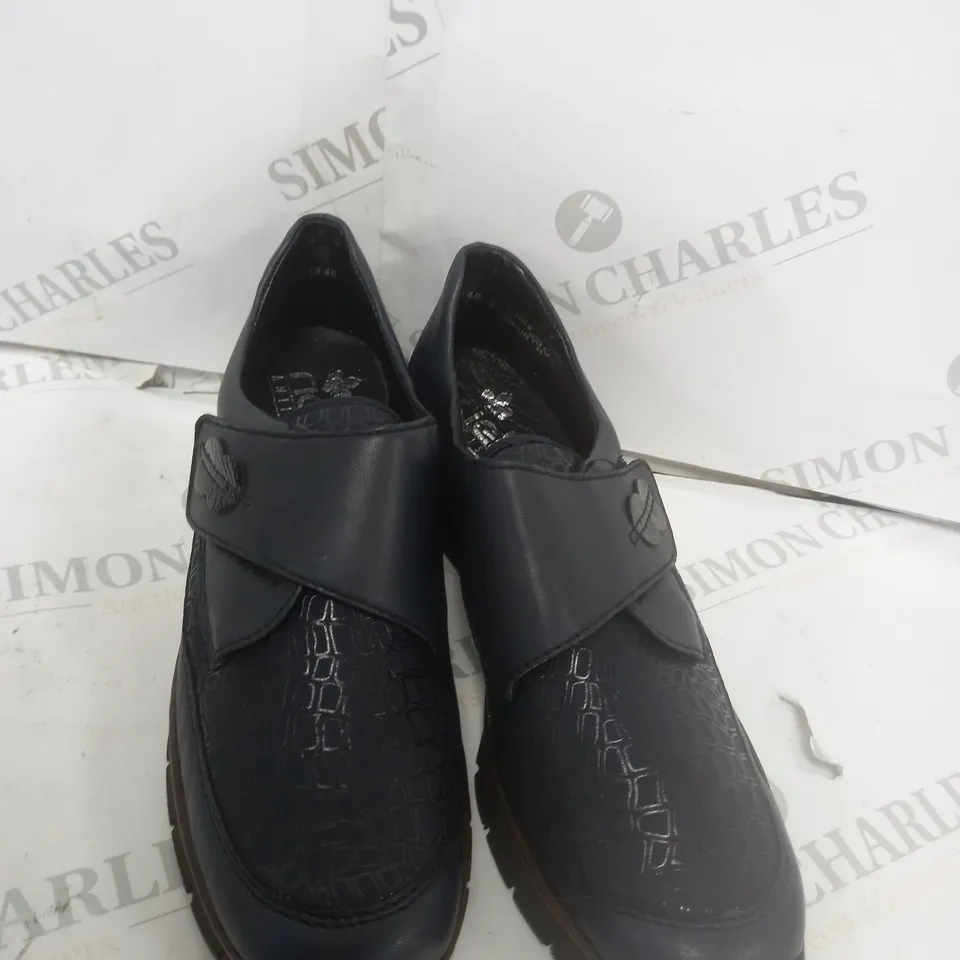 BOXED RIEKER ANTISTRESS SHOES WITH BUTTON NAVY SIZE 6.5