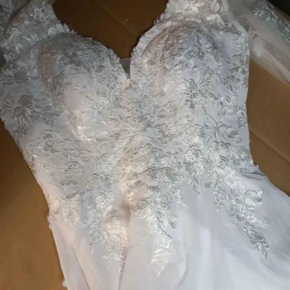 DESIGNER WHITE/LACE DETAILED WEDDING DRESS