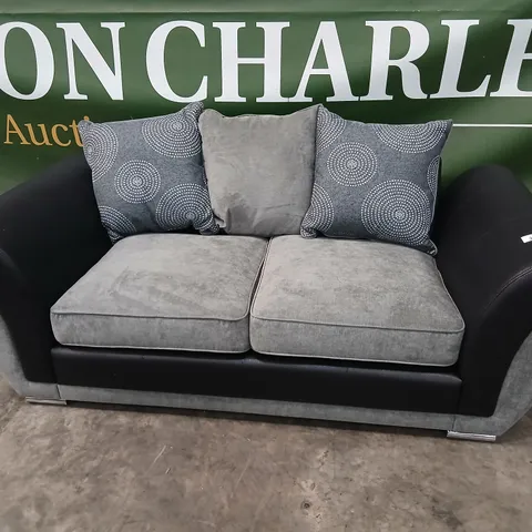 GREY FABRIC 3-SEATER SOFA WITH BLACK ARMRESTS AND CUSHIONS
