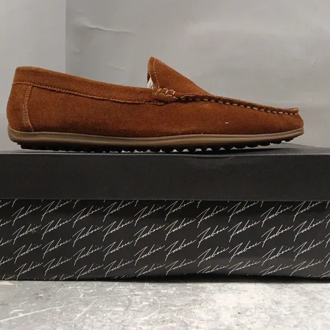 BOXED PAIR OF FABRIC MOCC SUEDE LOAFERS IN BROWN SIZE UK 9