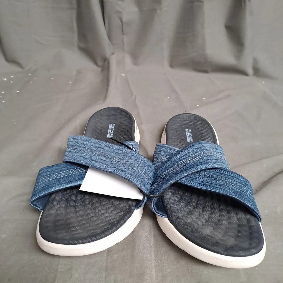 SKECHERS GOWALK FLEX SLIDE SANDAL SIZE 6