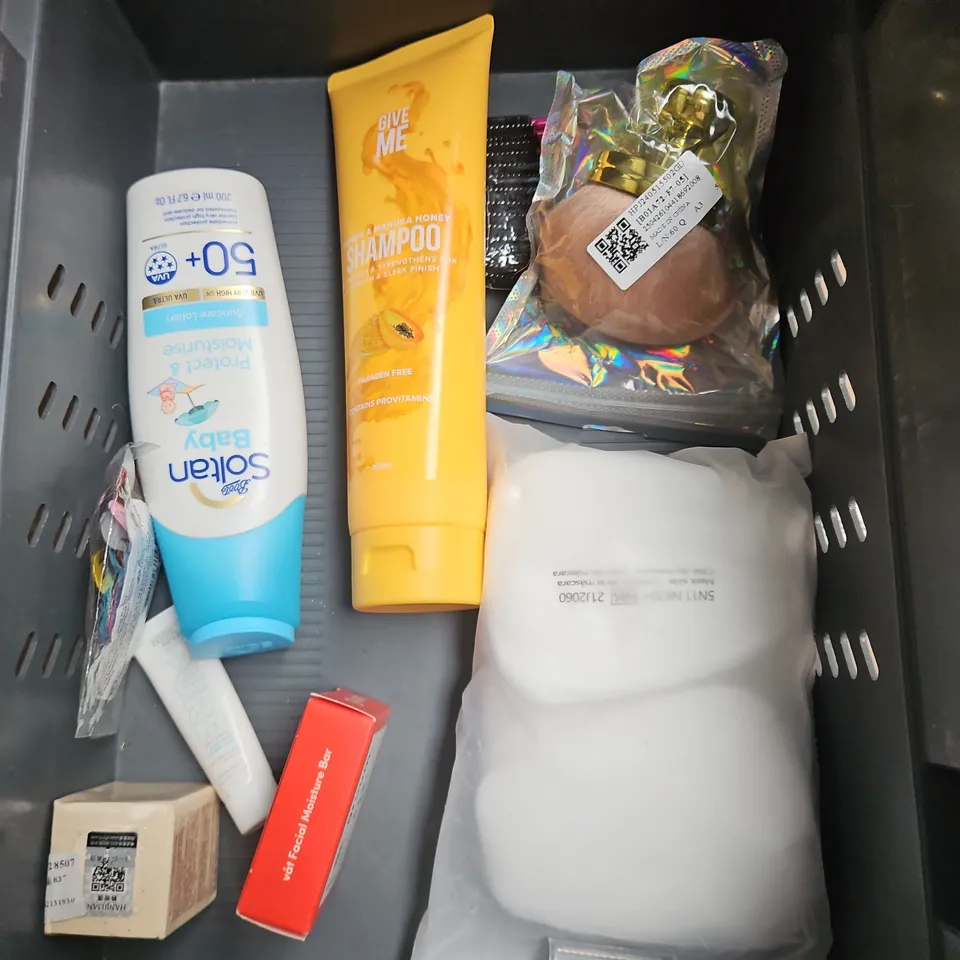 APPROXIMATELY 20 ASSORTED HEALTH & BEAUTY PRODUCTS TO INCLUDE - PIXI BROW TAMER - GILLETTE PROGLIDE BLADES - TRESEMME CONDITIONER - ETC