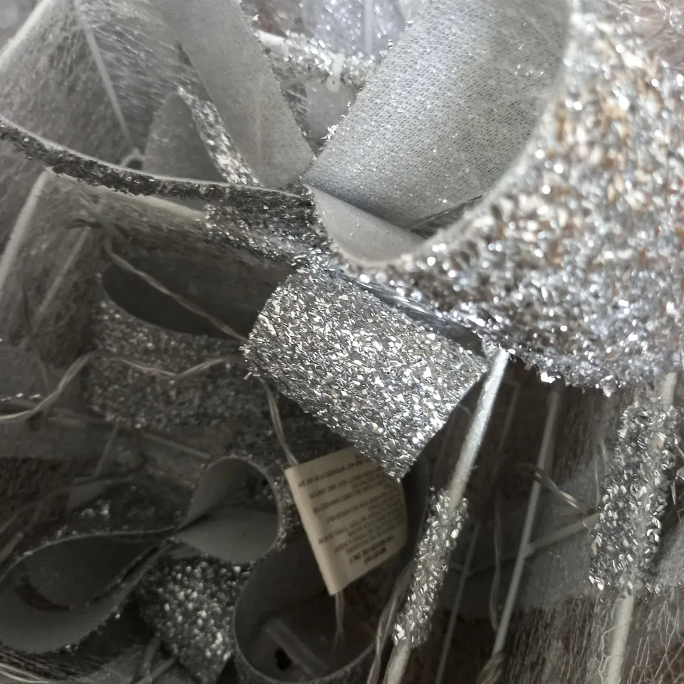 SET OF 3 LIGHT UP CHRISTMAS PACELS WHITE RRP £39.99