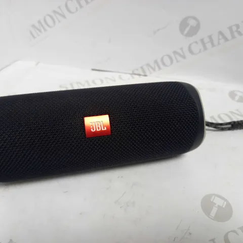 JBL FLIP 5 PORTABLE BLUETOOTH SPEAKER