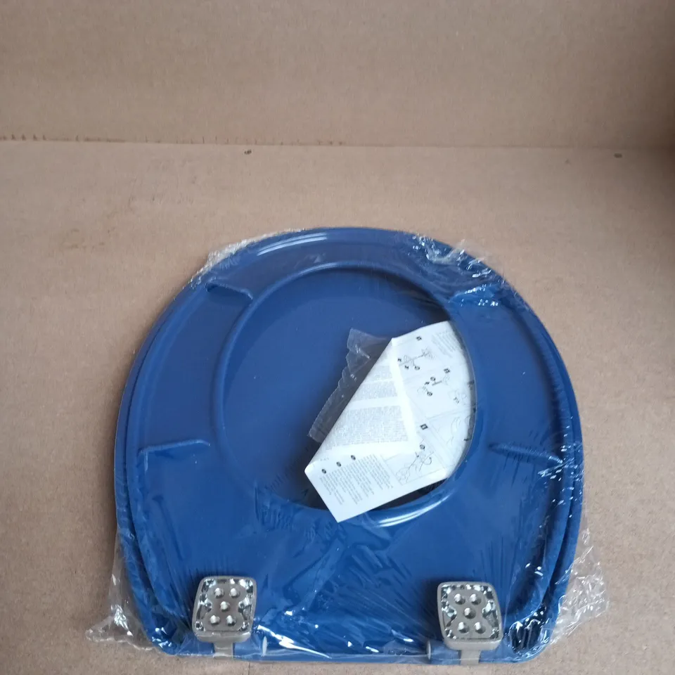 BEMIS TOILET SEAT – BLUE, ULTRA-FIX HINGES, BOXED