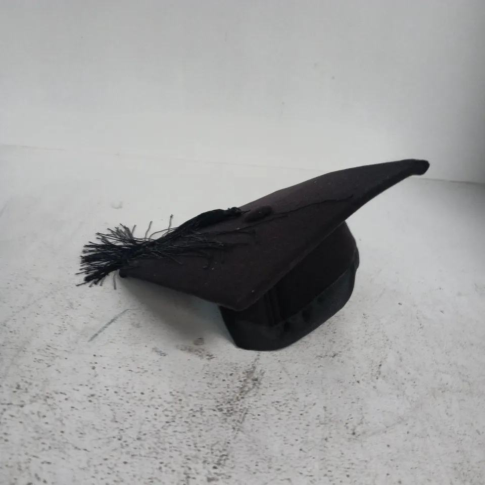 CHURCHILL GOWNS GRADUATION CAP (MORTARBOARD) – BLACK, SIZE M