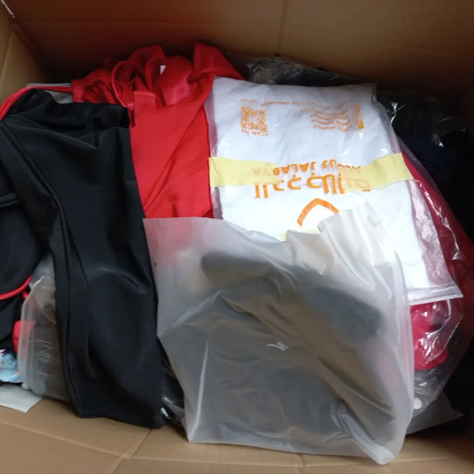 LARGE BOX OF APPROXIMATELY 20 ASSORTED CLOTHING ITEMS IN VARIOUS SIZES, STYLES AND COLOURS