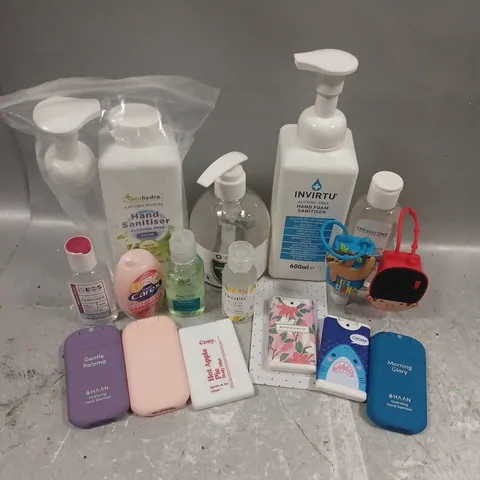 APPROXIMATELY 20 ASSORTED HAND SANITISER PRODUCTS INCLUDE - HAAN HYDRATING HAND SANITIZER - TROPIC KEEP IT CLEAN HAND SANITIZER - INVIRTU HAND FOAM SANITISER - ETC